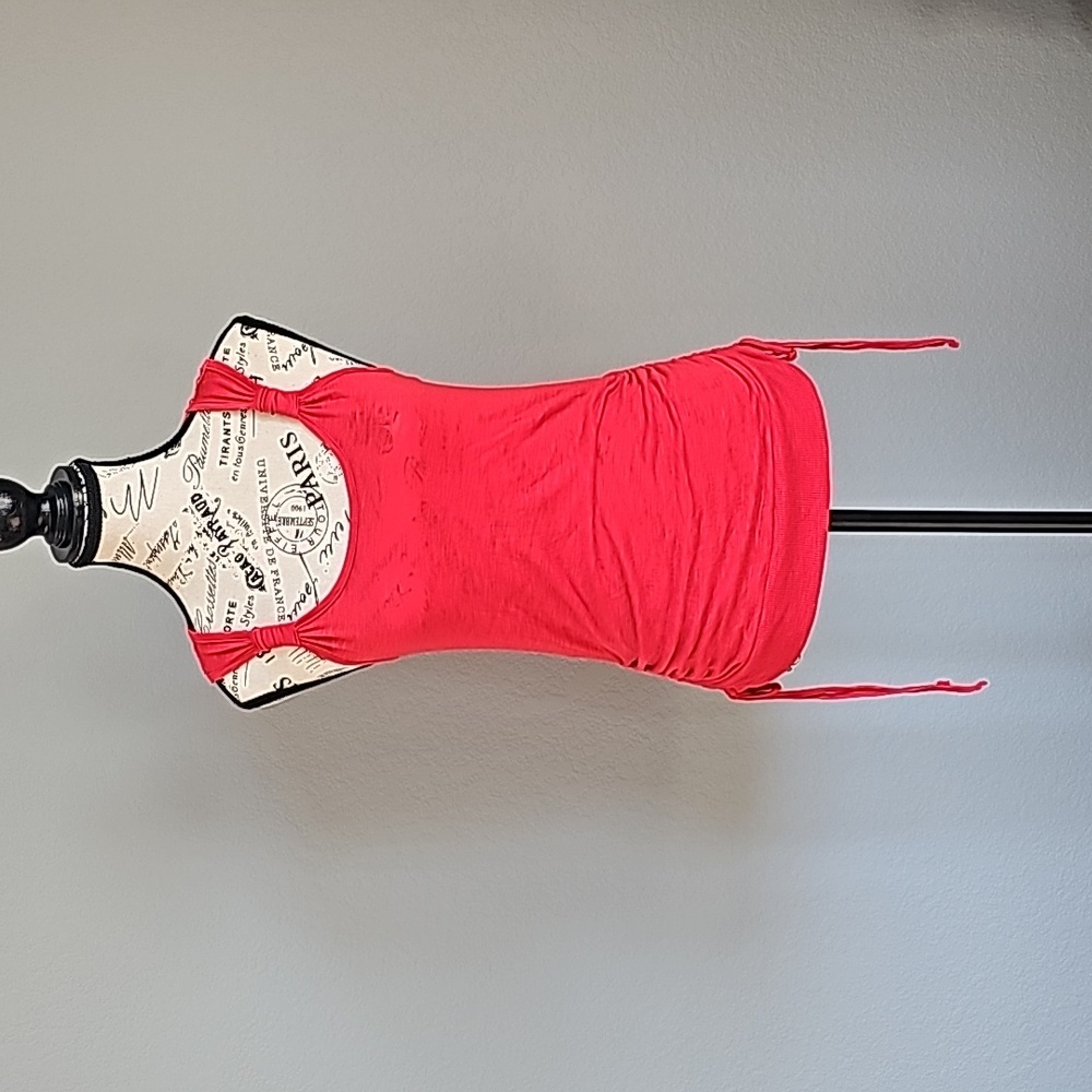 RUCHED SIDE TIE CROCHET TANK. NWOT. WOMEN'S SIZE SMALL RED